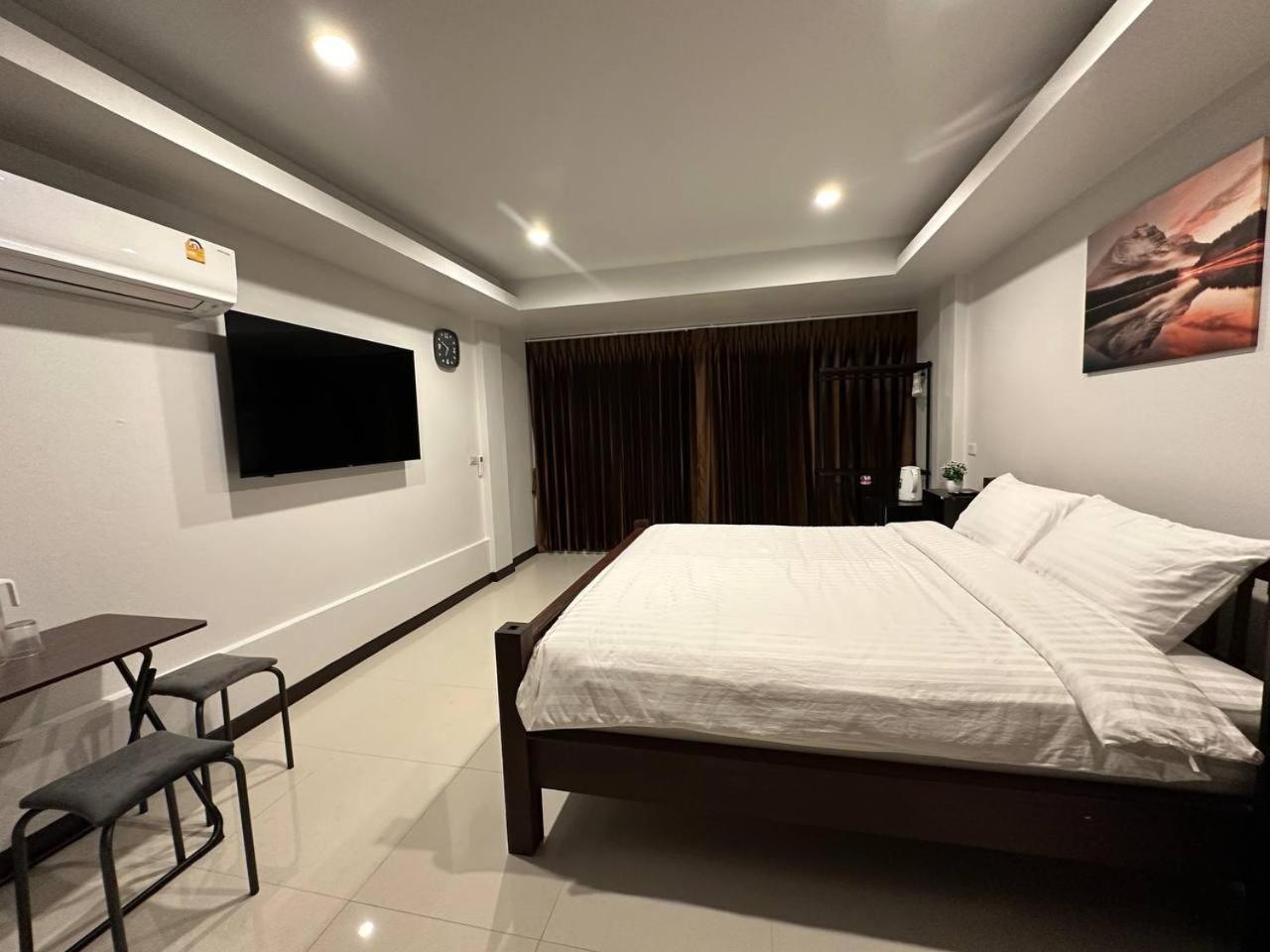 Chris Jay @ Cnx Appartement Chiang Mai Buitenkant foto