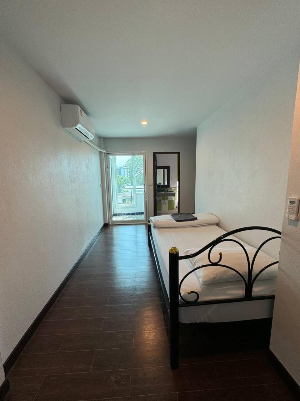Chris Jay @ Cnx Appartement Chiang Mai Buitenkant foto