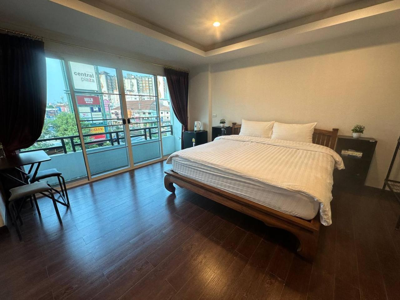 Chris Jay @ Cnx Appartement Chiang Mai Buitenkant foto