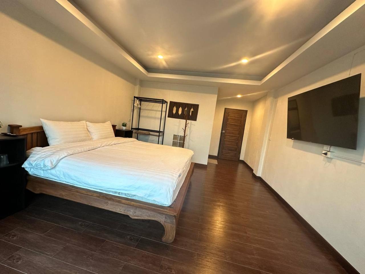 Chris Jay @ Cnx Appartement Chiang Mai Buitenkant foto