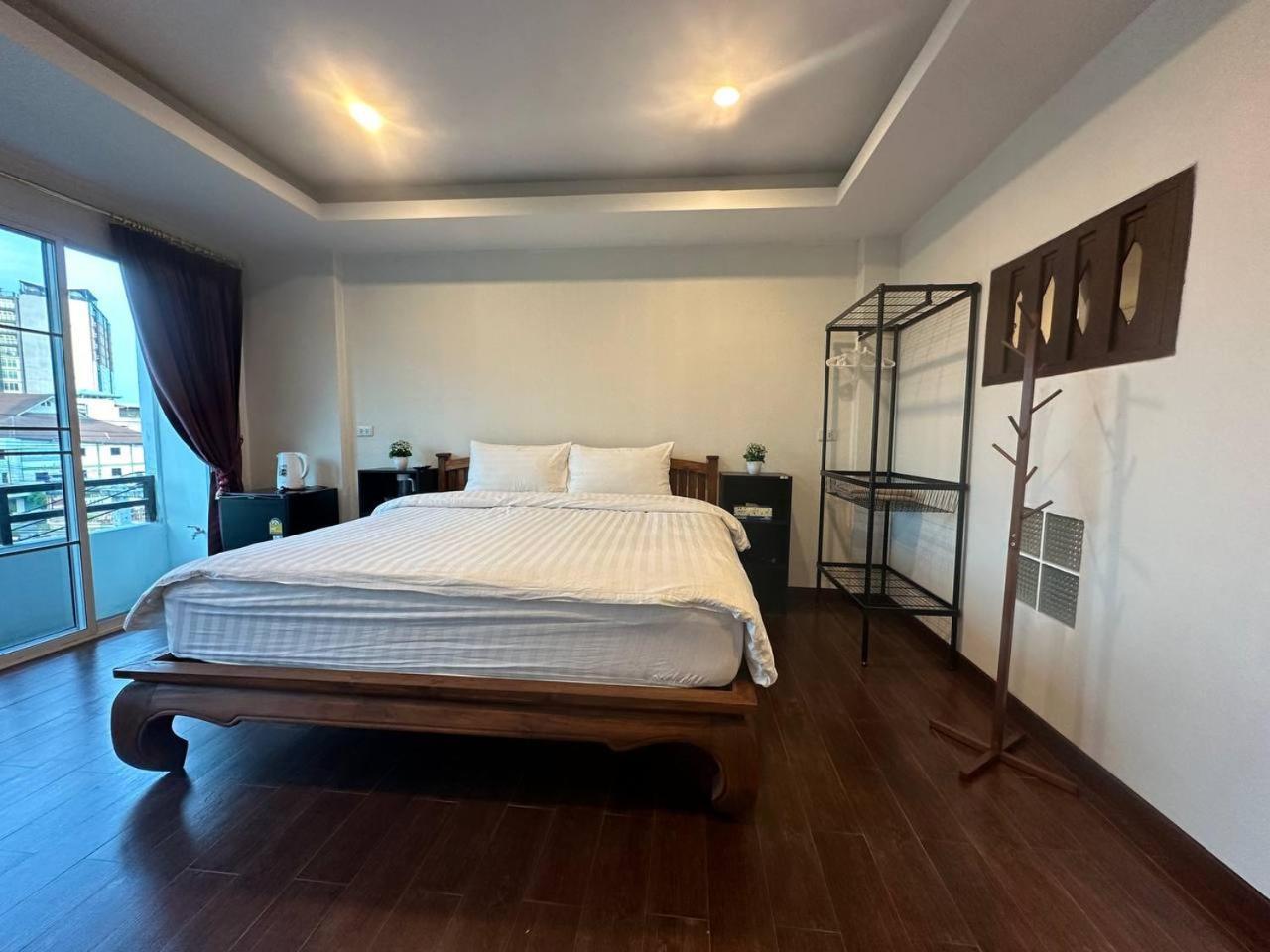 Chris Jay @ Cnx Appartement Chiang Mai Buitenkant foto