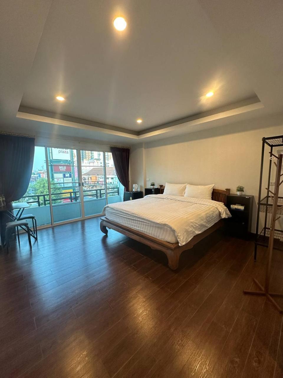 Chris Jay @ Cnx Appartement Chiang Mai Buitenkant foto